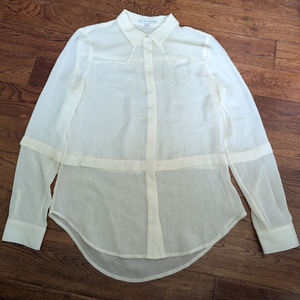 EUC Ladies Chelsea And Walker Cream Colored Semi-Sheer Long Sleeve Blouse Size 4